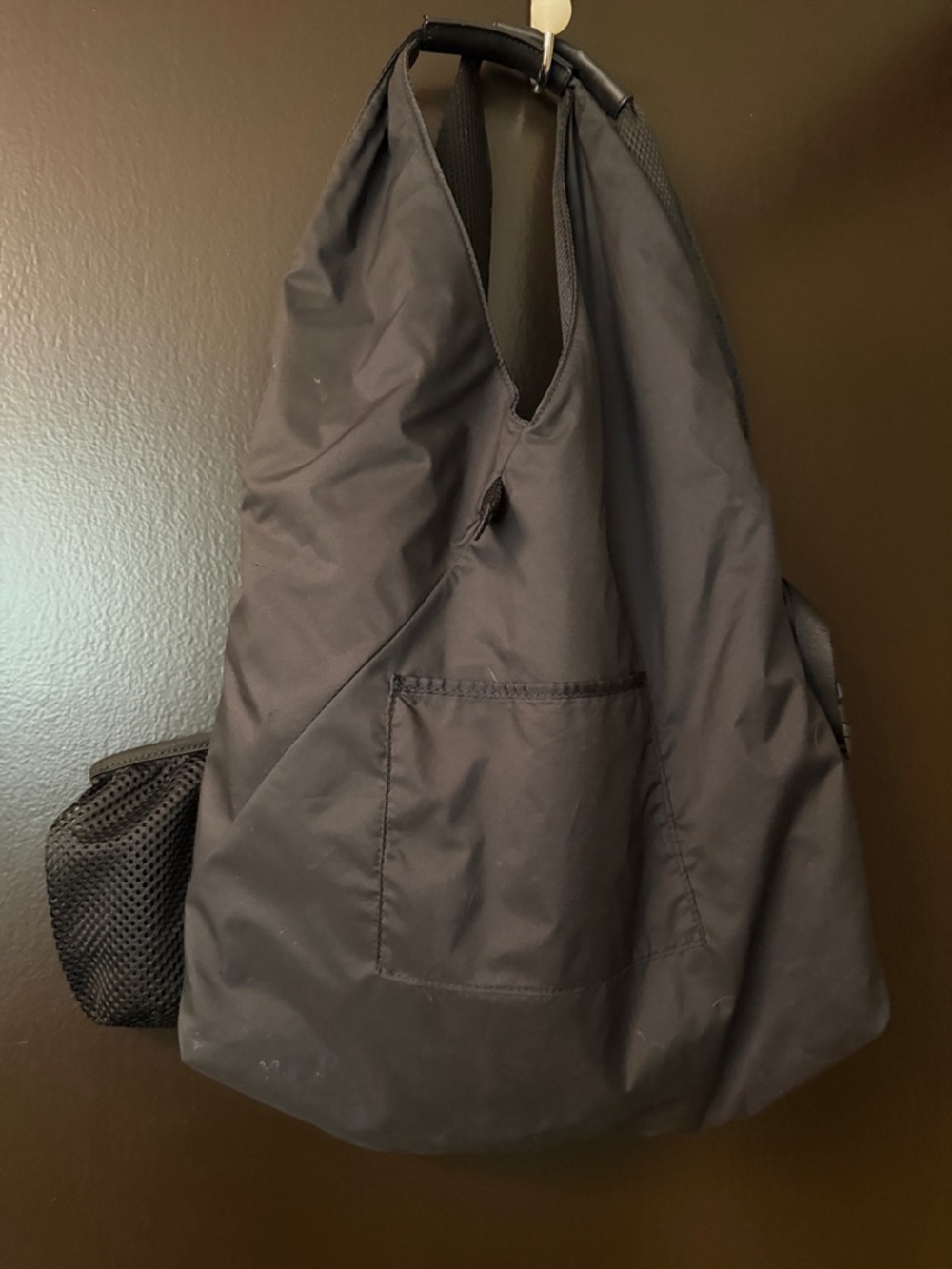 lululemon athletica Black Sling Tote with Mesh Pocket. This bag is reversible!! - Picture 6 of 10
